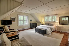 Charming 3 bdrm Cottage + 3 bdrm Guest House on Muldrew Lake! - Image 4