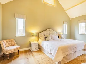 Stylish coastal living at its very best. - Image 5