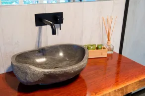 Recently renovated cottage, enjoy a bath with a view - Image 4