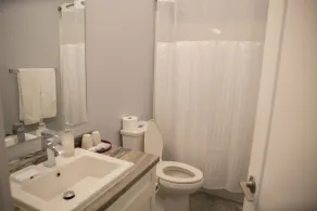 DT Whitehorse Top Floor 2 En-suite Unit  - Image 4