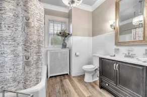 [Entire House] Historical (1896) Georgian Revival Manor in Green Bay - Image 2