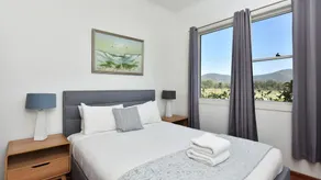 Somerville Wines Farmstay in Broke, super cute house on working farm. Walk for miles. - Image 3