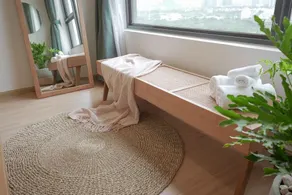 Luxury Apartment in Tranquil Inner City Location - Image 2