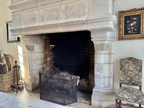 Château des Archevêques avec parc dans un village - Image 3