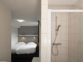 Stylish Thatched Villa with 2 Bathrooms near Giethoorn - Image 2