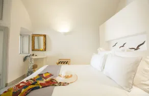 \"Ethereum Luxury Cave\" private jacuzzi villa in Imerovigli - Image 3