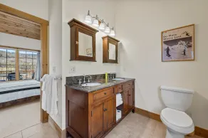 New & Stunning Chalet! Reno'd, Hot-Tub, Barrel Sauna, Slope Views, Fire Pit - Image 3