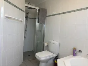 Pet-Friendly | 200m to Beach | Sleeps Large Groups | Beach Views | Air Con - Image 4
