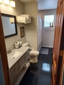 Comfortable 3 bedroom cape cod style home - Image 3