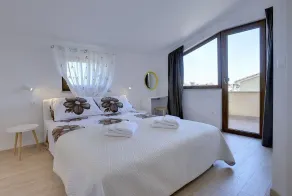 Modern apartment with access to balcony including sea view - Image 4