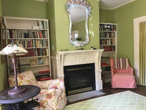 Charming summer cottage, steps to town and Shorepath! Sleeps 10 - Image 3