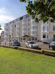 Travelodge Scarborough St Nicholas - Image 4