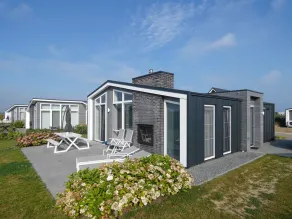 Cozy Chalet with Fireplace near Oosterschelde - Image 4