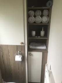 Beautiful 2-bed Caravan in Stratford-upon-avon - Image 3