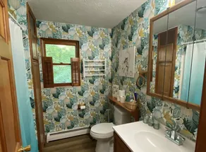 Last Minute Welcome! Waterfront 4-season house. Peaceful but central Location. - Image 4