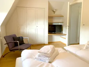 Stråtækt sommerhus, direkte udsigt over Vadehavet med en stor have - Image 4