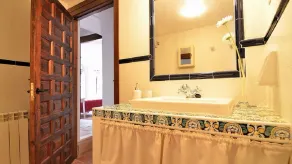 Charming rural house with swimming pool for groups in Cuenca - Image 2