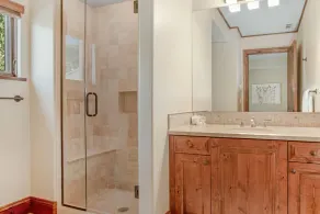Penthouse Luxury Condo, Covered Parking, 2 Minute Walk to Cascade Lift - Image 5