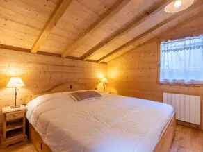 Chalet mitoyen 3 étoiles à La Clusaz, 500m des pistes, 10 pers, terrasse, cheminée, garage, WiFi - FR-1-459-186 - Image 4