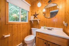 Rustic cabin w Games near Lake and National Park - Image 2