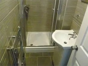 Modern 4 bed, 3 bath house located in Coventry City Centre - Image 2