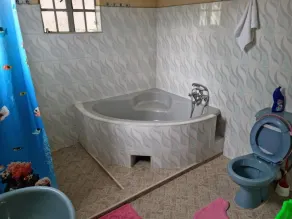 Lux Suites Weavers Haven Guest House - Image 3