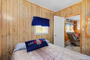 Eugenia Lake Cottage. One minute walk to beach. - Image 3