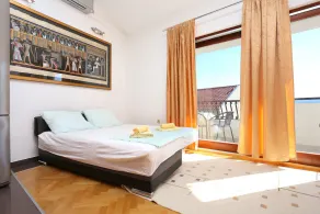 Apartamento de una habitación con balcón y vista al mar Duce, Omis (A-12687-a) - Image 4