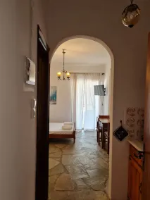 Cosy 1-Bed Studio in Andros - Image 4