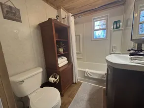 Fall Getaway Camp Sideways Sleeps 6 · 3BR 1BA · Hot Tub Fire Pit Grill Fireplace - Image 3