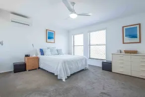 Sunrise Holiday Home - Space, Style, Comfort & Heated Pool - Image 4