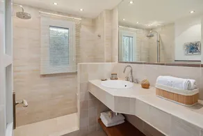 Villa Regina Rossa is a large villa with stunning sea views and a heated pool - Image 3
