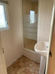 Cabin Sleeps 5 with Parking and Balcony - Image 2