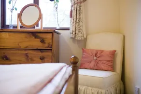 Perfect rural base, close to Cotswolds towns and villages.  Exceptional value - Image 3