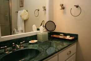 End Unit Townhouse, Pool Right Outside, One Block From Beach!! - Image 4