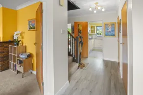 House - Sleeps 6 & Free Parking Pets - Image 2