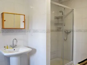 2 bedroom accommodation in Westborough, near Newark - Image 2