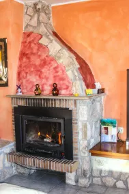 CHALET WITH CHARM! Spacious law garden, pool with deck and more - Image 2