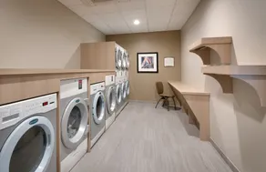 1 Bedroom | Free Breakfast. Pool & Hot Tub. Gym - Image 3