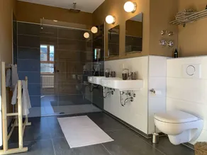 Spacious vacation apartment with 3.5 bedrooms in an old town hall - Image 2