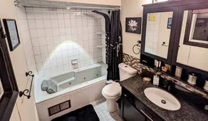 Large quiet estate property in beautiful natural surroundings. - Image 4