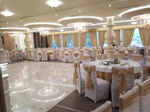Pusi Hotel - Image 2