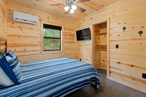 Beautiful cabins with a pool in a peaceful setting - Image 5