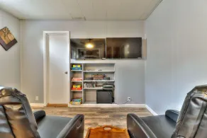 Beautiful 4 bedroom 2 full bathroom close to everything! - Image 2