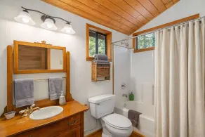 Jack's Cabin by NW Comfy Cabins - Image 4