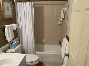 Elegant 2 Bedroom, 2 Bath Guest House close to Tallahassee. Whole Home Generator - Image 4
