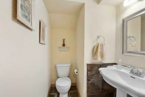 Cozy condo within walking distance to downtown Coeurdalene and the lake  - Image 4