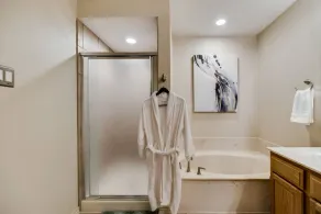 Updated 4 Bedroom Home Pool, Sleeps 8 Wifi Garage - Image 3