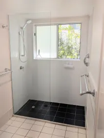 Excellent Position! 64 Edmund Street\nSo close to the Kings beach & Park - Image 2