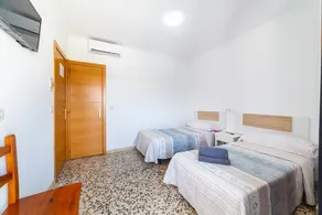 Room 'Doble Individual 14' with Wi-Fi and Air Conditioning - Image 4